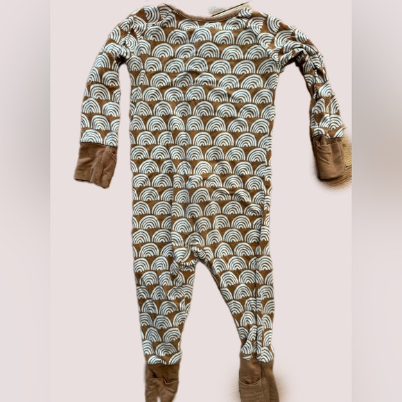 Little Sleepies rust rainbows 6-12months onesie - Picture 2 of 7